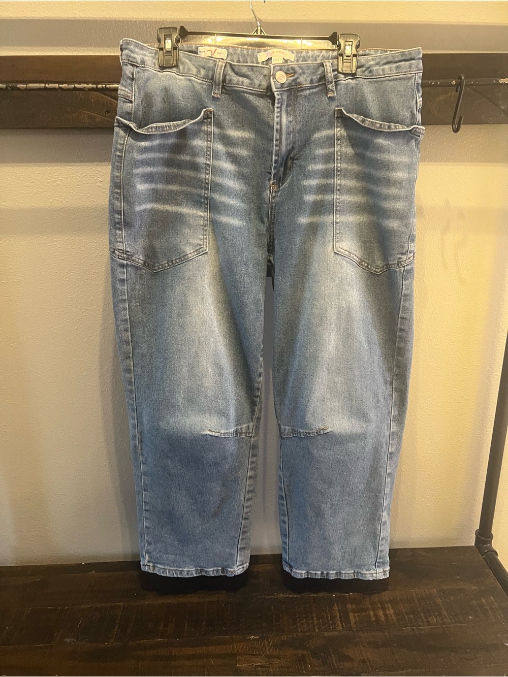 High-Rise Barrel Leg Women’s Jeans in Light Blue - Picture 2 of 7
